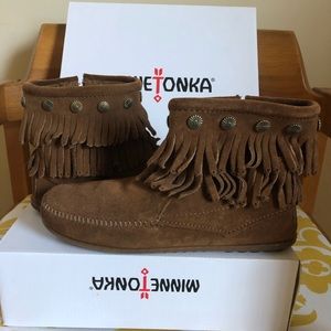 Minnetonka double fringe side zip boot